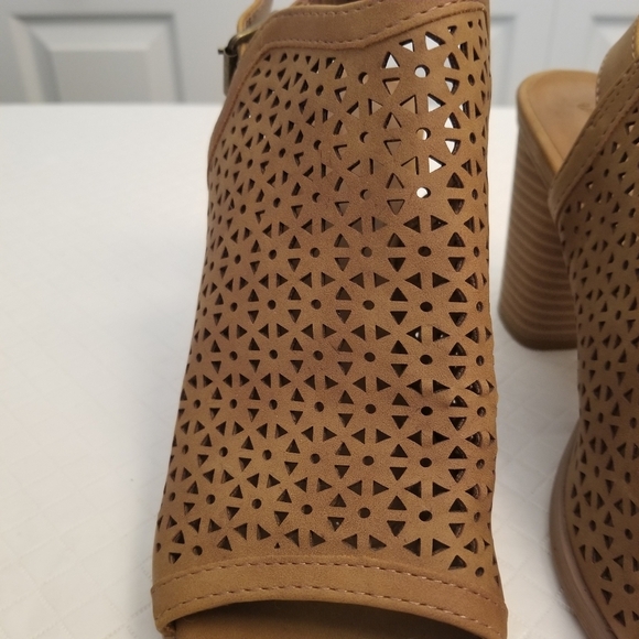 Universal Thread Cut-Out Slingback 3.5 Inch Wedge Women Size 7 - Picture 8 of 8